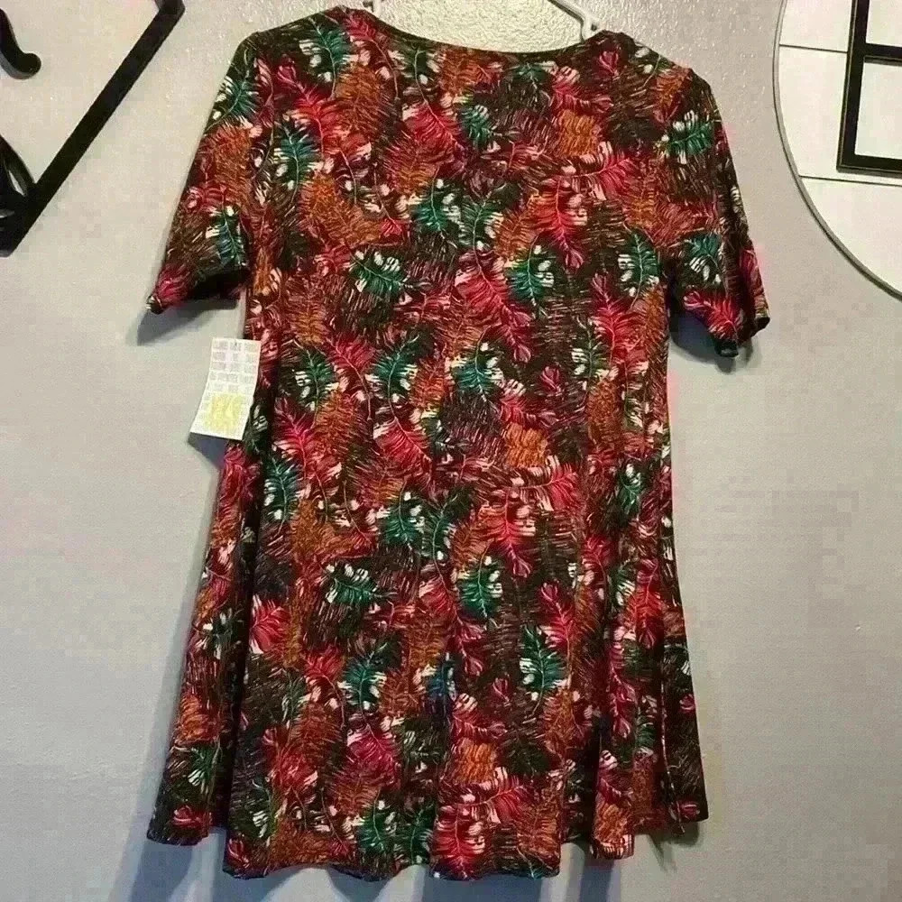 💚 3/$15 LuLaRoe Feather Print Perfect T Size XXS Has Side Slits - Picture 7 of 8